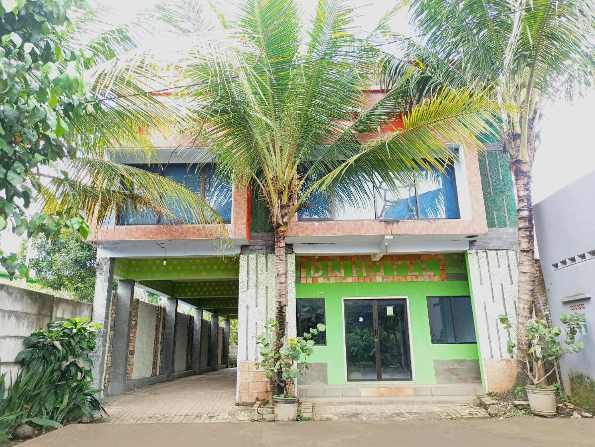 Oyo 90093 Dw Hotel Malang Esterno foto