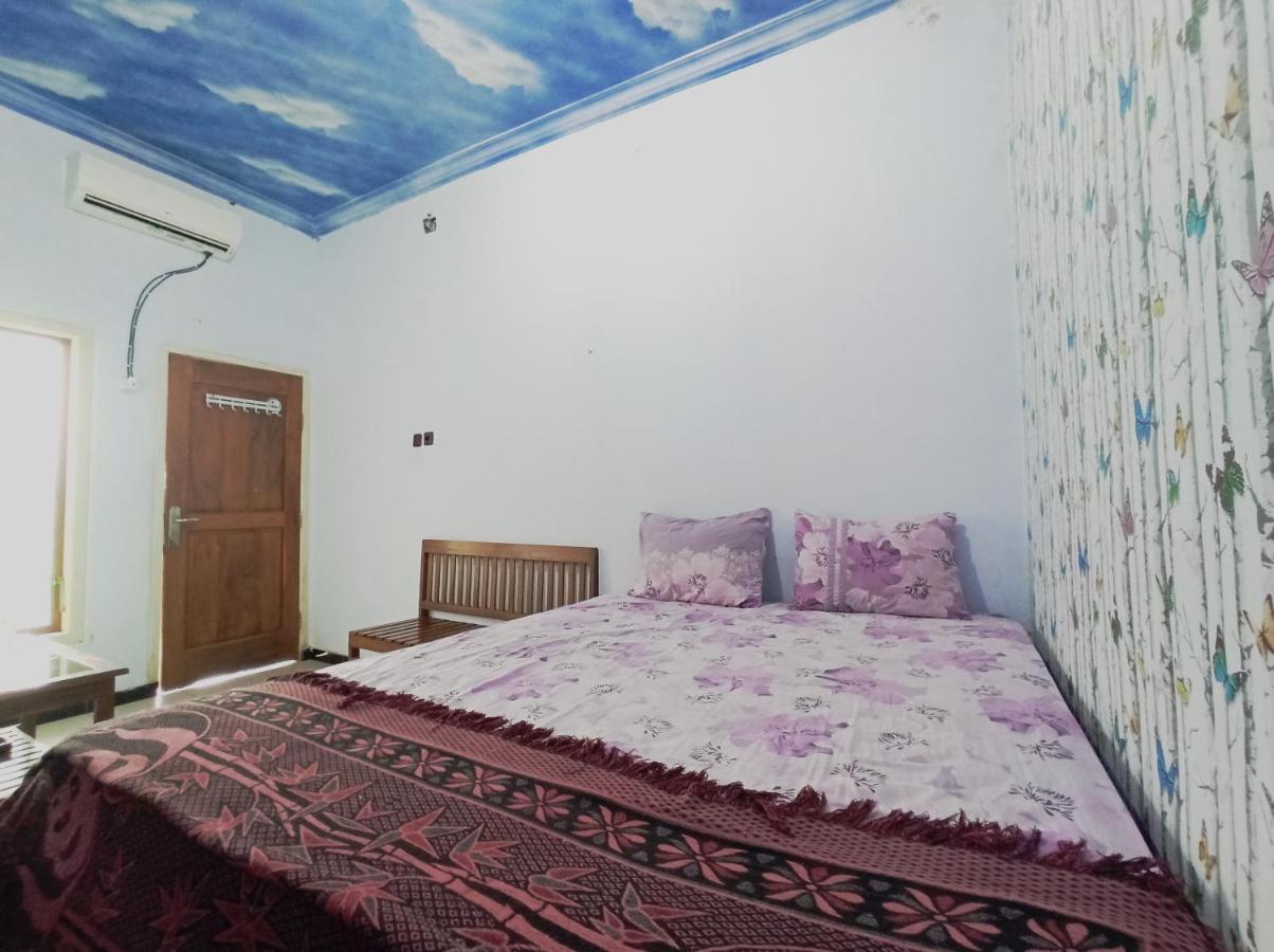 Oyo 90093 Dw Hotel Malang Esterno foto
